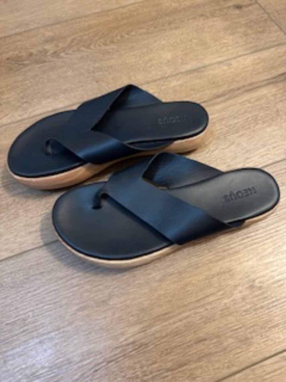 NEOUS Eryncina navy wood flatform sandal